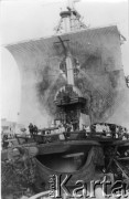 12.06.1987, Gdańsk - Zaspa, Polska.
Trzecia pielgrzymka papieża Jana Pawła II do Polski. Msza święta celebrowana przez Ojca Świętego, widok na ołtarz.
Fot. NN, Archiwum Federacji Młodzieży Walczącej, zbiory Ośrodka KARTA