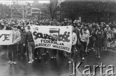 29.11.1987, Gdańsk, Polska.
Bojkot referendum. Manifestanci z transparentem Federacji Młodzieży Walczącej.
Fot. NN, Archiwum Federacji Młodzieży Walczącej, zbiory Ośrodka KARTA