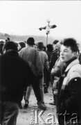 21.03.1988, Sopot, Polska.
Zdjęcie wykonane w dniu happeningu: topienie Marzanny, zorganizowanego przez Federację Młodzieży Walczącej i Ruch Wolność i Pokój. Utopiona kukła miała czarne okulary, symbolizujące generała Wojciecha Jaruzelskiego.
Fot. NN, Archiwum Federacji Młodzieży Walczącej, zbiory Ośrodka KARTA