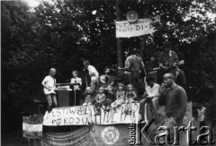 27.07.-2.08.1988, Białogóra, woj. gdańskie, Polska.
Zorganizowany przez Ruch Wolność i Pokój oraz Ruch Społeczeństwa Alternatywnego z Gdańska IV Zlot Młodzieży Kontrowersyjnej 