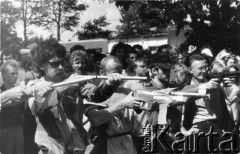 27.07.-2.08.1988, Białogóra, woj. gdańskie, Polska.
Zorganizowany przez Ruch Wolność i Pokój oraz Ruch Społeczeństwa Alternatywnego z Gdańska IV Zlot Młodzieży Kontrowersyjnej 