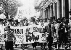 Kwiecień 1989, Gdańsk-Wrzeszcz, Polska.
Akcja Federacji Młodzieży Walczącej Region Gdańsk i Niezależnego Zrzeszenia Studentów Gdańsk pod hasłem: 