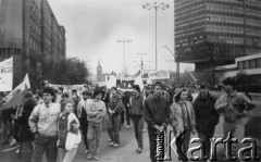 Koniec lat 80., Gdańsk, Polska.
Niezależna manifestacja, widoczne transparenty Konfederacji Polski Niepodległej i Niezależnego Zrzeszenia Studentów.
Fot. NN, Archiwum Federacji Młodzieży Walczącej, zbiory Ośrodka KARTA.