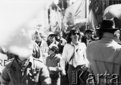 1.05.1989, Gdańsk, Polska.
Manifestacja z udziałem Federacji Młodzieży Walczącej, w białej koszuli Piotr Wysokiński.
Fot. NN, Archiwum Federacji Młodzieży Walczącej, zbiory Ośrodka KARTA