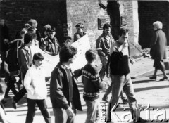 1.05.1989, Gdańsk, Polska.
Uczestnicy manifestacji z transparentem.
Fot. NN, Archiwum Federacji Młodzieży Walczącej, zbiory Ośrodka KARTA