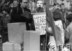 Maj 1989, Gdańsk, Polska.
Happening Federacji Młodzieży Walczącej przeciwko budowie elektrowni jądrowej w Żarnowcu.
Fot. NN, Archiwum Federacji Młodzieży Walczącej, zbiory Ośrodka KARTA