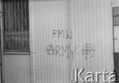 1988-1989, Gdańsk, Polska.
Akcje Grup Wykonawczych Federacji Młodzieży Walczącej Region Gdańsk. Napis na budynku: 