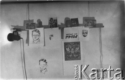 Koniec lat 80., Gdańsk, Polska.
Drukarnia sitodrukowa Federacji Młodzieży Walczącej w prywatnym mieszkaniu.
Fot. NN, Archiwum Federacji Młodzieży Walczącej, zbiory Ośrodka KARTA