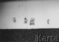 1988-1989, Gdańsk, Polska.
Akcje Grup Wykonawczych Federacji Młodzieży Walczącej Region Gdańsk. Rysunki na ścianie budynku.
Fot. NN, Archiwum Federacji Młodzieży Walczącej, zbiory Ośrodka KARTA