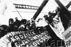 2.03.1990, Gdańsk, Polska.
Happening Federacji Młodzieży Walczącej, 2. z lewej Robert Licbarski.
Fot. NN, Archiwum Federacji Młodzieży Walczącej, zbiory Ośrodka KARTA