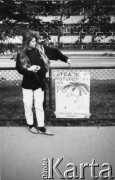Maj 1990, Gdańsk, Polska.
Strajk Niezależnego Zrzeszenia Studentów Politechniki Gdańskiej i Akademii Wychowania Fizycznego w Gdańsku. Studentka przy transparencie: 