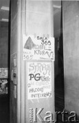 Maj 1990, Gdańsk, Polska.
Strajk Niezależnego Zrzeszenia Studentów Politechniki Gdańskiej i Akademii Wychowania Fizycznego w Gdańsku. Na zdjęciu plakaty strajkowe w budynku politechniki.
Fot. NN, Archiwum Federacji Młodzieży Walczącej, zbiory Ośrodka KARTA