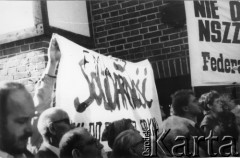 Koniec lat 80., Gdańsk, Polska.
Wiec przed kościołem św. Brygidy z udziałem Federacji Młodzieży Walczącej.
Fot. NN, Archiwum Federacji Młodzieży Walczącej, zbiory Ośrodka KARTA.