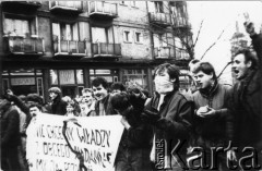 Koniec lat 80., Gdańsk, Polska.
Manifestanci z transparentem.
Fot. NN, Archiwum Federacji Młodzieży Walczącej, zbiory Ośrodka KARTA.