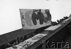 Koniec lat 80., Gdańsk, Polska.
Hala Olivia, wiec przeciwko budowie elektrowni jądrowej w Żarnowcu. Z transparentem Federacji Młodzieży Walczącej Robert Licbarski.
Fot. NN, Archiwum Federacji Młodzieży Walczącej, zbiory Ośrodka KARTA.