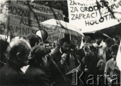 Kwiecień 1989, Kielce, Polska.
Manifestacja Federacji Młodzieży Walczącej i Konfederacji Polski Niepodległej. 
Fot. NN, Archiwum Federacji Młodzieży Walczącej, zbiory Ośrodka KARTA