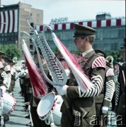 22.07.1974, Warszawa, Polska.
Uroczyste obchody Narodowego Święta Odrodzenia Polski na Placu Defilad. W defiladzie wojskowej uczestniczy Orkiestra Reprezentacyjna Wojska Polskiego.
Fot. Edward Grochowicz, zbiory Ośrodka KARTA