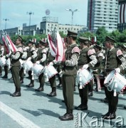 22.07.1974, Warszawa, Polska.
Uroczyste obchody Narodowego Święta Odrodzenia Polski  na Placu Defilad. W defiladzie wojskowej uczestniczy Orkiestra Reprezentacyjna Wojska Polskiego.
Fot. Edward Grochowicz, zbiory Ośrodka KARTA