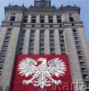 1.05.1978, Warszawa, Polska.
Obchody Święta Pracy. Pałac Kultury i Nauki okolicznościowo udekorowany w godło Polski.
Fot. Edward Grochowicz, zbiory Ośrodka KARTA