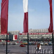 1.05.1978, Warszawa, Polska.
Obchody Święta Pracy. Flagi transparenty na placu Defilad oraz ulicy Marszałkowskiej.
 Fot. Edward Grochowicz, zbiory Ośrodka KARTA