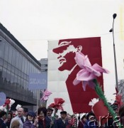 1.05.1978, Warszawa, Polska.
Obchody Święta Pracy. Okolicznościowy transparent.
Fot. Edward Grochowicz, zbiory Ośrodka KARTA