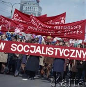 1.05.1979, Warszawa, Polska.
Obchody Święta Pracy. Przedstawiciele Kolejarzy Warszawskich w pochodzie.
Fot. Edward Grochowicz zbiory Ośrodka KARTA