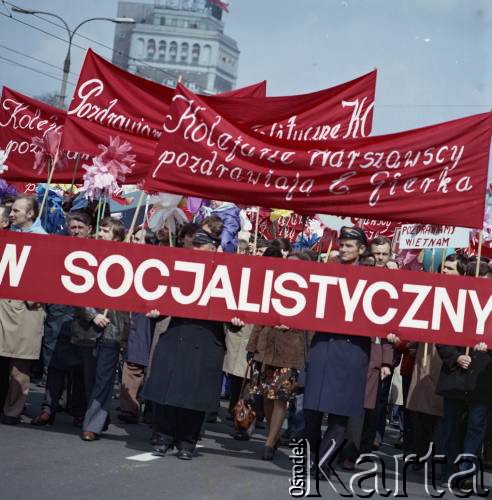 1.05.1979, Warszawa, Polska.
Obchody Święta Pracy. Przedstawiciele Kolejarzy Warszawskich w pochodzie.
Fot. Edward Grochowicz zbiory Ośrodka KARTA