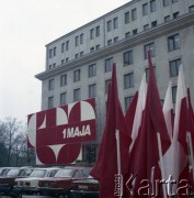 1.05.1979, Warszawa, Polska.
Obchody Święta Pracy. Okolicznościowe flagi i transparenty na ulicach Warszawy.
Fot. Edward Grochowicz zbiory Ośrodka KARTA