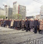 1.05.1979, Warszawa, Polska.
Obchody Święta Pracy. Przedstawiciele władz państwowych. Od prawej: NN, premier Piotr Jaroszewicz, I sekretarz Komitetu Warszawskiego PZPR Alojzy Karkoszka, I sekretarz KC PZPR Edward Gierek, przewodniczący Rady Państwa Henryk Jabłoński, Jerzy Majewski (w 2. rzędzie), Władysław Kruczek, zastępca przewodniczącego Rady Państwa Edward Babiuch.
Fot. Edward Grochowicz zbiory Ośrodka KARTA