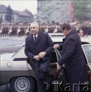 9.05.1979, Warszawa, Polska.
Obchody Dnia Zwycięstwa na pl. Zwycięstwa (ob. pl. Józefa Piłsudskiego). I sekretarz KC PZPR Edward Gierek wysiada z samochodu.
Fot. Edward Grochowicz, zbiory Ośrodka KARTA