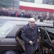 9.05.1979, Warszawa, Polska.
Obchody Dnia Zwycięstwa na pl. Zwycięstwa (ob. pl. Józefa Piłsudskiego). Przewodniczący Rady Państwa Henryk Jabłoński wysiada z samochodu.
Fot. Edward Grochowicz, zbiory Ośrodka KARTA