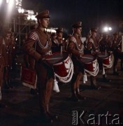 1.08.1979, Warszawa, Polska.
Uroczystości w 35. rocznicę wybuchu powstania warszawskiego pod pomnikiem Bohaterów Warszawy na pl. Teatralnym.
Fot. Edward Grochowicz, zbiory Ośrodka KARTA