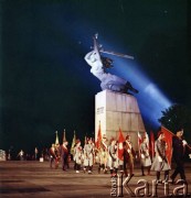 1.08.1979, Warszawa, Polska.
Uroczystości w 35. rocznicę wybuchu powstania warszawskiego pod pomnikiem Bohaterów Warszawy na pl. Teatralnym.
Fot. Edward Grochowicz, zbiory Ośrodka KARTA