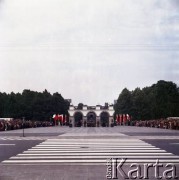 22.07.1979, Warszawa, Polska.
Obchody 35-lecia PRL. Uroczystości przy Grobie Nieznanego Żołnierza na placu Zwycięstwa (ob. plac marszałka Józefa Piłsudskiego).
Fot. Edward Grochowicz, zbiory Ośrodka KARTA