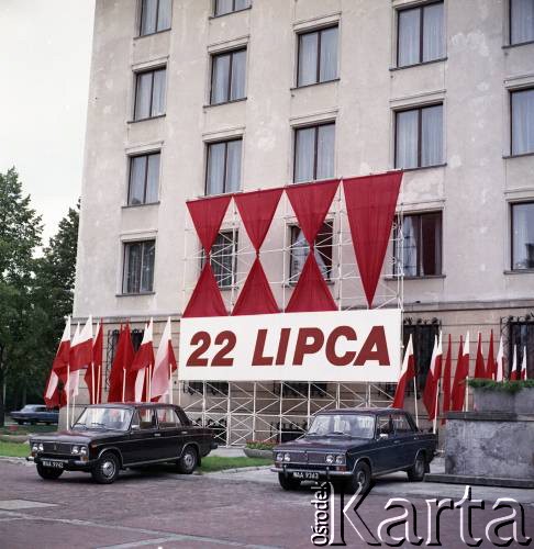 22.07.1979, Warszawa, Polska.
Obchody 35-lecia PRL. Okolicznościowe dekoracje.
Fot. Edward Grochowicz, zbiory Ośrodka KARTA