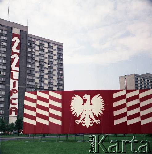 22.07.1979, Warszawa, Polska.
Obchody 35-lecia PRL. Okolicznościowe dekoracje przy ul. Marszałkowskiej.
Fot. Edward Grochowicz, zbiory Ośrodka KARTA