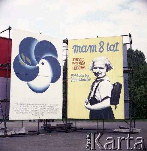22.07.1979, Warszawa, Polska.
Obchody 35-lecia PRL. Okolicznościowe plakaty propagandowe.
Fot. Edward Grochowicz, zbiory Ośrodka KARTA