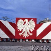 22.07.1979, Warszawa, Polska.
Obchody 35-lecia PRL. Okolicznościowe transparenty na placu Zwycięstwa (ob. plac marszałka Józefa Piłsudskiego).
Fot. Edward Grochowicz, zbiory Ośrodka KARTA