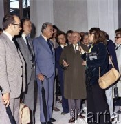 Ok. 1979, Warszawa, Polska.
Uroczystość na Zamku Królewskim w Warszawie. Wywiadu udziela Stanisław Lorenz, dyrektor Muzeum Narodowego w Warszawie, szczególnie zaangażowany w sprawę odbudowy Zamku Królewskiego.
Fot. Edward Grochowicz, zbiory Ośrodka KARTA