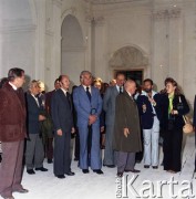 Ok. 1979, Warszawa, Polska.
Uroczystość na Zamku Królewskim w Warszawie. Wywiadu udziela Stanisław Lorenz, dyrektor Muzeum Narodowego w Warszawie, szczególnie zaangażowany w sprawę odbudowy Zamku Królewskiego.
Fot. Edward Grochowicz, zbiory Ośrodka KARTA