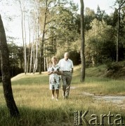 Sierpień 1974, Konewka k. Spały, Polska.
I sekretarz KC PZPR Edward Gierek z żoną Stanisławą.
Fot. Edward Grochowicz, zbiory Ośrodka KARTA