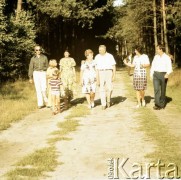 Sierpień 1974, Konewka k. Spały, Polska.
I sekretarz KC PZPR Edward Gierek z rodziną. Od prawej: Jerzy Gierek z żoną, Edward i Stanisława Gierkowie, Adriana i Adam Gierkowie z córką Stasią.
Fot. Edward Grochowicz, zbiory Ośrodka KARTA