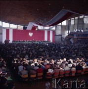 1980, Warszawa, Polska.
Posiedzenie Frontu Jedności Narodu w hali sportowej Akademii Wychowania Fizycznego w Warszawie.
Fot. Edward Grochowicz, zbiory Ośrodka KARTA