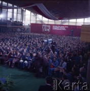 1980, Warszawa, Polska.
Posiedzenie Frontu Jedności Narodu w hali sportowej Akademii Wychowania Fizycznego w Warszawie.
Fot. Edward Grochowicz, zbiory Ośrodka KARTA