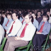 1980, Warszawa, Polska.
Posiedzenie Frontu Jedności Narodu w hali sportowej Akademii Wychowania Fizycznego w Warszawie.
Fot. Edward Grochowicz, zbiory Ośrodka KARTA