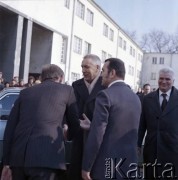 1980, Warszawa, Polska.
Wizyta I sekretarza KC PZPR Edwarda Gierka (pośrodku) w Akademii Wychowania Fizycznego, prawdopodobnie przed posiedzeniem Frontu Jedności Narodu. 1. od prawej I sekretarz Komitetu Warszawskiego PZPR Alojzy Karkoszka.
Fot. Edward Grochowicz, zbiory Ośrodka KARTA