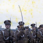 1.05.1981, Warszawa, Polska.
Żołnierze ludowego Wojska Polskiego na pochodzie pierwszomajowym.
Fot. Edward Grochowicz, zbiory Ośrodka KARTA 
