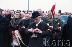 28.11.1981, Warszawa, Polska.
Środowiska kombatanckie biorą udział w uroczystym otwarciu i poświęceniu mostu im. gen. bryg. Stefana Grota-Roweckiego, będącego częścią Trasy Toruńskiej.
Fot. Edward Grochowicz, zbiory Ośrodka KARTA