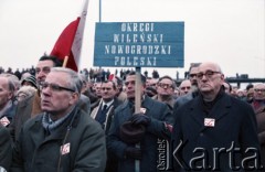 28.11.1981, Warszawa, Polska.
Kombatanci Armii Krajowej uczestniczą w uroczystym otwarciu i poświęceniu mostu im. gen. bryg. Stefana Grota-Roweckiego, będącego częścią Trasy Toruńskiej.
Fot. Edward Grochowicz, zbiory Ośrodka KARTA