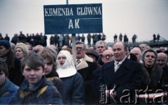 28.11.1981, Warszawa, Polska.
Kombatanci Armii Krajowej uczestniczą w uroczystym otwarciu i poświęceniu mostu im. gen. bryg. Stefana Grota-Roweckiego, będącego częścią Trasy Toruńskiej.
Fot. Edward Grochowicz, zbiory Ośrodka KARTA